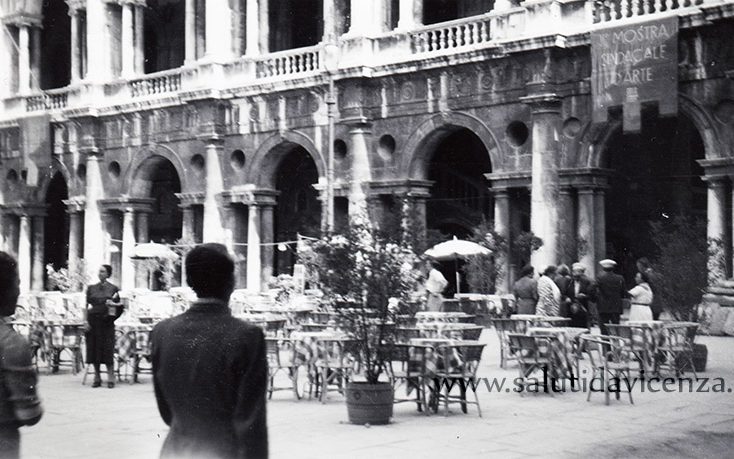dettaglio di Piazza dei Signori e Basilica Palladiana - anni '50