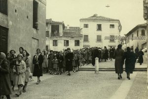 Foto cartolina della "Missione penitenziale dei fanciulli" a Vicenza, ponte San Michele