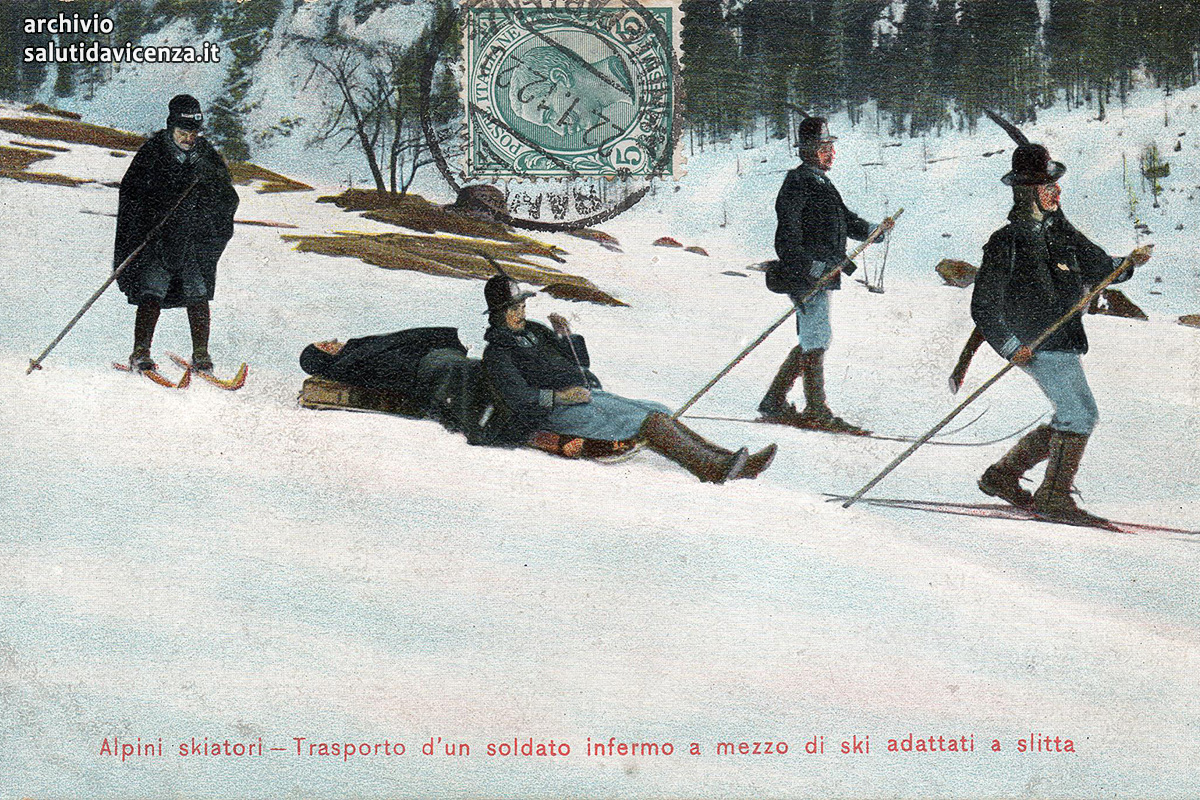 Alpini in cartolina - soccorso di un ferito e trasporto su slitta