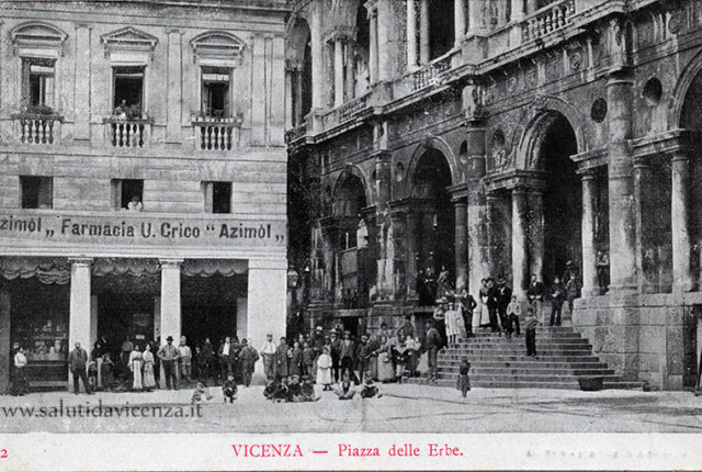 La farmacia storica di Vicenza "Redentor" in Piazza Erbe Piazza delle Erbe Vicenza, farmacia Redentor