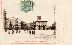 Cartolina d'epoca di piazza Matteotti sotto la neve. Commemorazione per la nascita della principessa Mafalda. Ed A. Rodondi Piazza Matteotti - Cartolina commemorativa