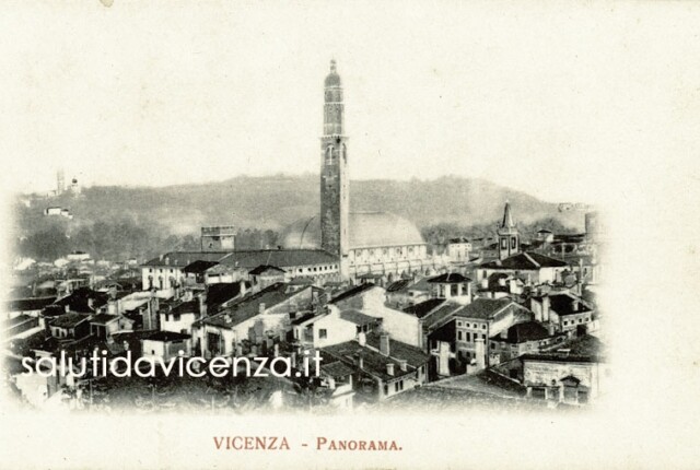 La Basilica Palladiana al centro della scena Panorama di Vicenza con la Basilica Palladiana. Cartolina d'epoca del primo '900