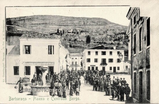 Barbarano, Piazza e contrà Borgo Piazza centrale di Barbarano Vicentino, primi del Novecento.