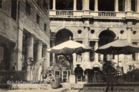 Il mercato in Piazza Erbe Il tradizionale mercato delle erbe in piazza a Vicenza