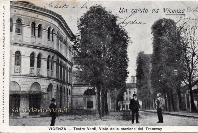 Raro scorcio del Viale Verdi e dell'omonimo Teatro nel 1905. Cartoline da collezione, un saluto da Vicenza. Il Teatro Verdi nel primo Novecento