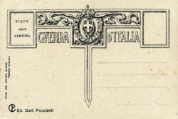 Dallo stabilimento Alinari e dall'editore Poccianti questa elaborata cartolina sulla Grande Guerra riprodotta in serie durante il conflitto. La Grande Guerra stampa al verso di una cartolina d'epoca
